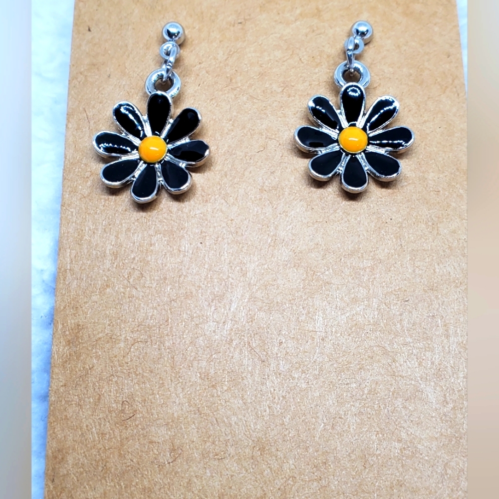 7/$10 Flower Earrings, New